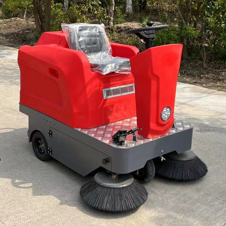 工廠清掃設(shè)備全解析 從清掃機到掃路車系列，打造高效清潔解決方案